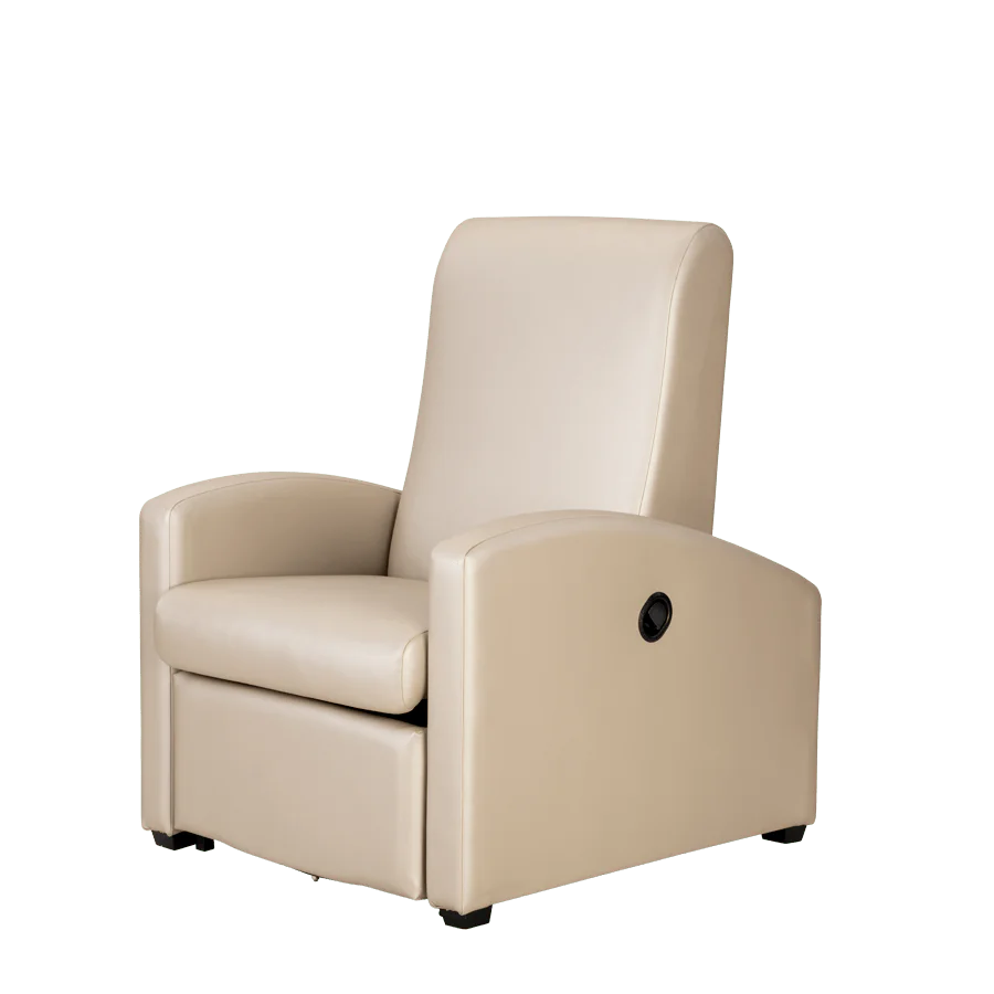Standard rear central caster lock for stability plus a quick release seat for easy removal and more efficient cleaning.